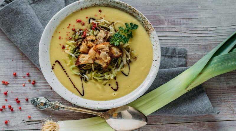 New Age Noticias - Receta saludable: sopa de papas y puerro